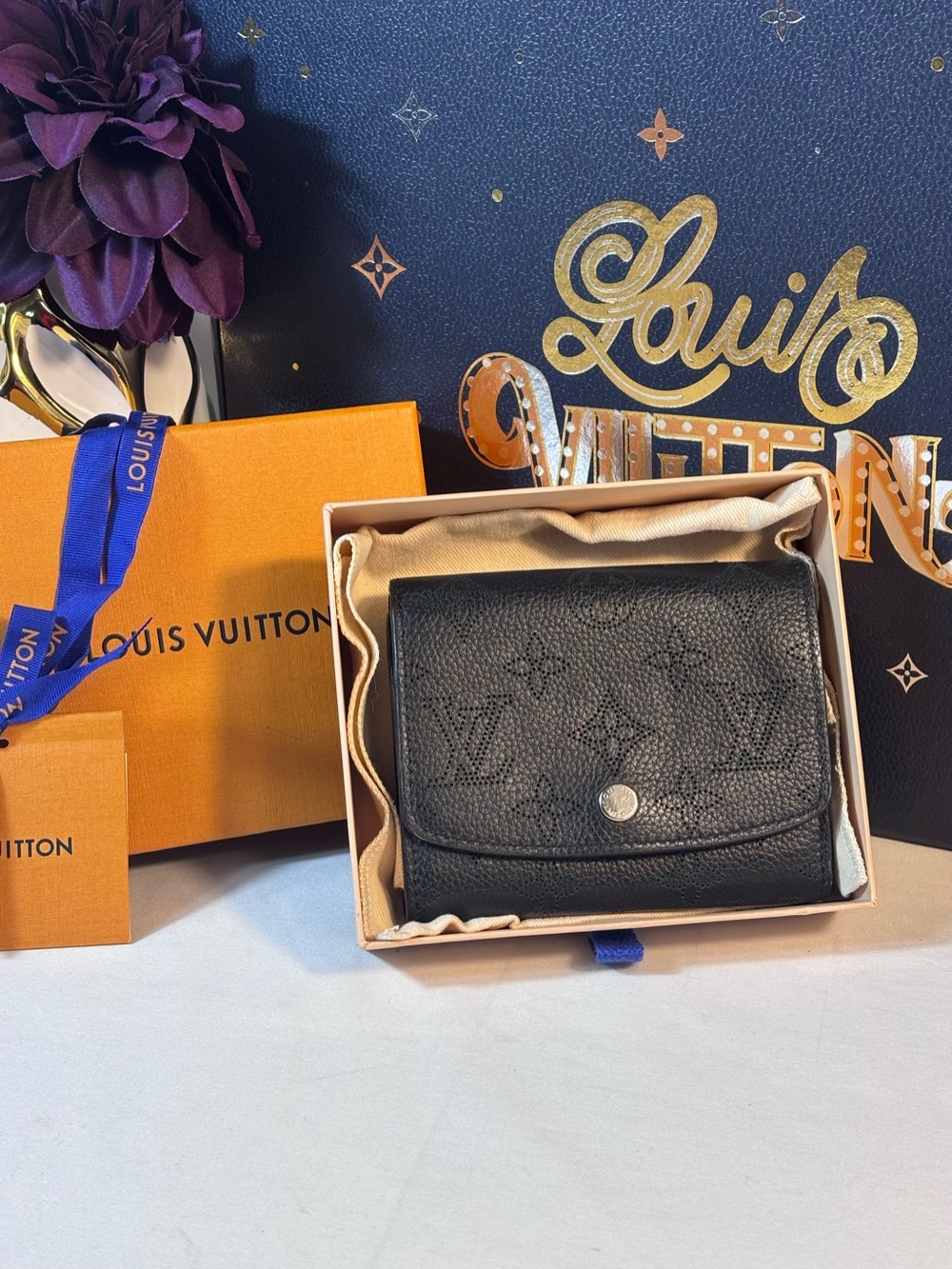 Stunning Louis Vuitton Noir Mahina Iris Wallet